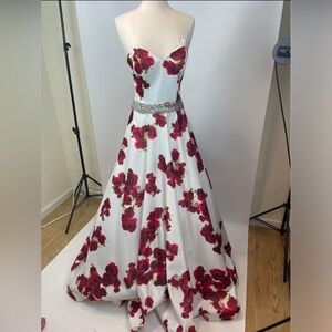 Elegant Floral Evening Gown Size 4 NWT